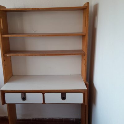 2 camas, Ropero y Escritorio